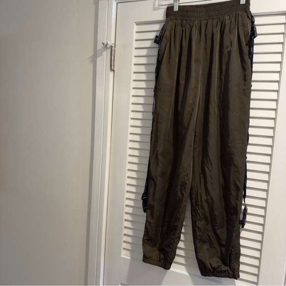 LF the brand Women’s Logo Track Pants - Picture 4 of 7